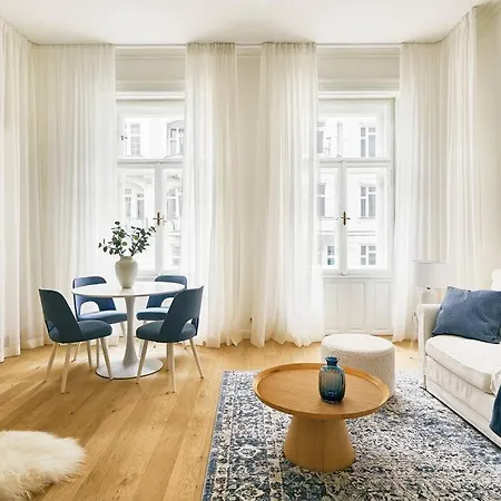 Old Town Luxury Apartment/sauna/bathtub/ac *