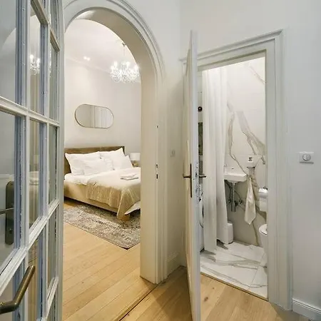 Old Town Luxury Apartment/sauna/bathtub/ac Appartement